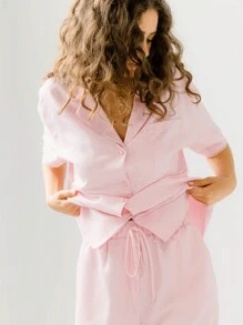 Aralina 棉花糖粉色纽扣编织衬衫和短裤套装