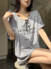 DAZY 夏季新款音乐节休闲 V 领短袖 T 恤，薄款宽松休闲半袖上衣，女士超大 T 恤，图案 T 恤