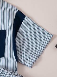 SHEIN Conjunto de 2 piezas para niño pequeño de verano con diseño de paneles a rayas en la camisa con bolsillos y shorts