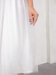 SHEIN Clasi 春夏情人节优雅女士黑白撞色连衣裙，上身采用黑色缎面和白色网眼拼接，收腰连衣裙，适合各种场合穿着 - 黑與白 - 查看 7