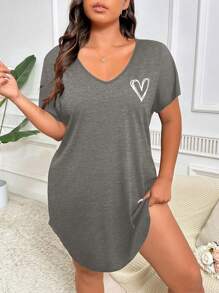 Camisón suave y acogedor con estampado de corazones para tallas grandes