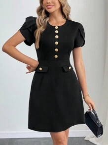 SHEIN Clasi 女士优雅金属纽扣装饰圆领腰部收口贝壳袖短款连衣裙，春夏 - 黑色 - 查看 4