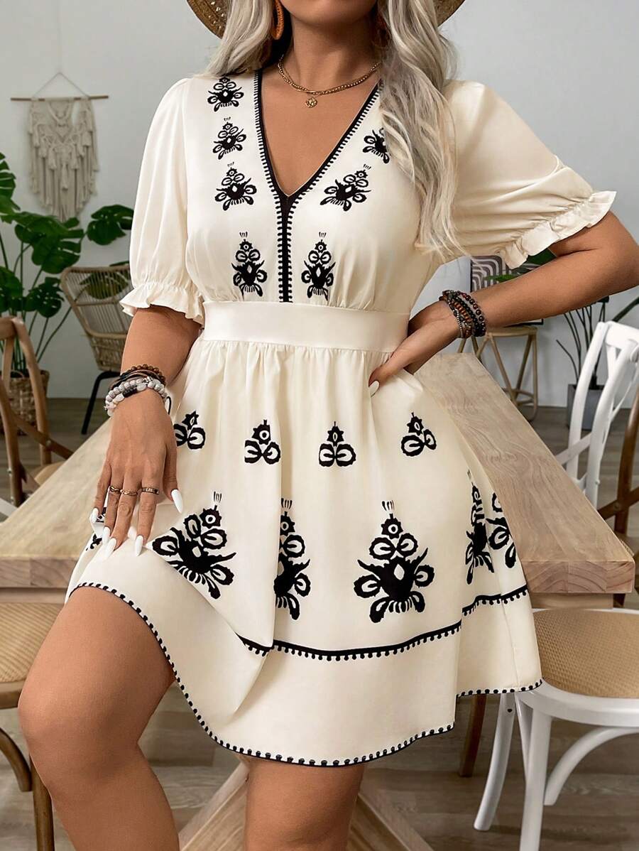 SHEIN Clasi 大码波西米亚风 V 领泡泡袖花卉印花优雅连衣裙，适合夏季