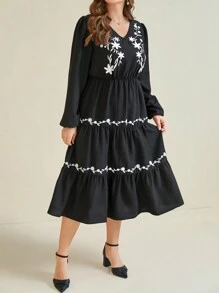 SHEIN Clasi Modest Black & White Contrast Embroidered Elegant Plus Size Long Sleeve Dress, Spring/Summer Women Outfit - Black - View 4