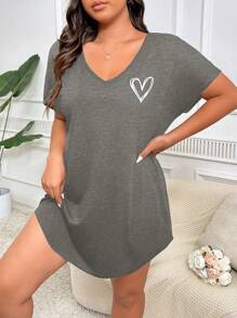 Camisón suave y acogedor con estampado de corazones para tallas grandes