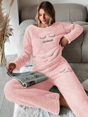 RueChic Ensemble De Pyjama Douillet Pour Femmes Brodé De Dessins Animés