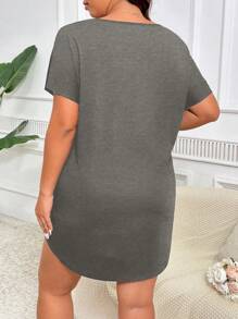 Camisón suave y acogedor con estampado de corazones para tallas grandes