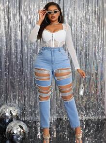 SHEIN SXY Jeans de talla grande de mezclilla sin estiramiento con agujeros sexy rasgados, decoración brillante y cintura elástica - Lavado ligero - Ver 1