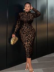 Slaydiva Casual Minimalist Full-Print Leopard Pattern Long Sleeve Round Neck Fitted Long Dress, Suitable For Autumn/Winter, Plus Size Chic Dress