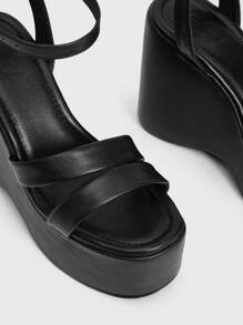 Sugerpunk Outdoor Women's Round Toe Platform Thick Sole Simple Black Buckle Sandals Spring Shoes Spring Break Easter