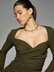 MISSGUIDED Elegant Ruched Mini Dress With Sweetheart Neckline Long Sleeves Perfect For St Patricks Day Celebrations Irish-Themed Party Evening Special Occasion Bodycon Dress - Olive Green - View 5