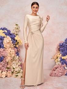 SHEIN Belle 优雅浪漫香槟色圆领长袖褶饰风格 3D 花卉装饰 A 字针织伴娘礼服 - 香檳色 - 查看 3