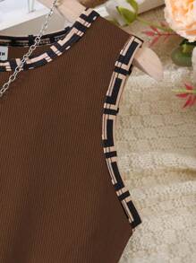 SHEIN 1 chiếc váy xếp ly không tay cổ tròn thời trang cho bé gái tuổi mới lớn - màu nâu - Xem 5