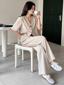 DAZY 女士休闲短袖上衣和裤子套装，简约时尚，适合日常商务穿着 - 卡其色 - 查看 2