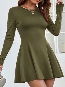 SHEIN VCAY 大码简约纯色圆领长袖休闲短裙