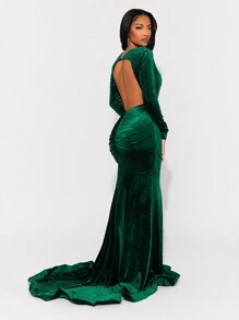 SHEIN SXY 新年优雅性感夜店必备情人节派对绿丝绒长袖大露背百褶超长鱼尾曳地连衣裙 - 綠色 - 查看 1