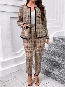 SHEIN Clasi Conjunto de 2 piezas de talla grande para uso en la oficina, chaqueta con estampado y pantalones - Caqui - Ver 1