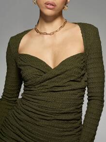 MISSGUIDED Elegant Ruched Mini Dress With Sweetheart Neckline Long Sleeves Perfect For St Patricks Day Celebrations Irish-Themed Party Evening Special Occasion Bodycon Dress - Olive Green - View 6