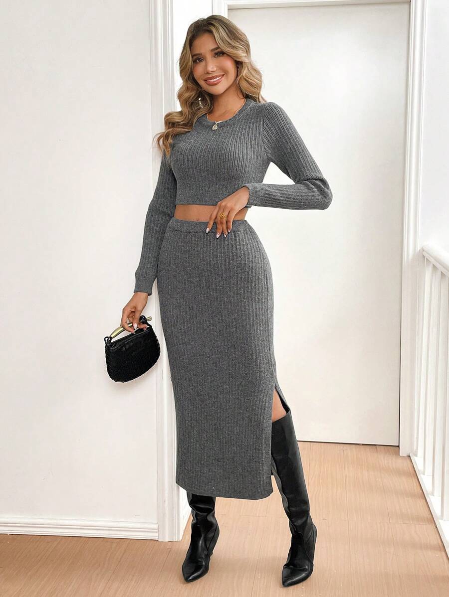 SHEIN VCAY 2 pezzi/Set donna, colore tinta unita, top girocollo con coulisse in vita, gonna longuette a vita alta con spacco, in maglia, outfit da vacanza - Grigio Scuro - Visualizzare 1