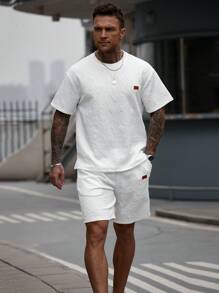 Manfinity CasualCool Các mặt hàng thường ngày của nam giới INS: Bộ đồ họa tiết nổi chữ cái tiếng Anh đơn giản và thời trang màu trắng. Bộ đồ cổ tròn quần short nam cạp chun thời trang thường ngày bán chạy nhất. Bộ trang phục này phù hợp để mặc hàng ngày, mùa xuân và mùa hè, và cũng phù hợp cho kỳ nghỉ và đi chơi ở bãi biển. Đây là món quà tuyệt vời cho bạn trai hoặc chồng của bạn. Bộ đồ nam màu trắng. Quần áo thời trang nam Bộ đồ nam màu trắng Bộ đồ nam hai mảnh Bộ đồ nam hai mảnh thường ngày Bộ đồ nam hai mảnh Bộ đồ nam hai mảnh - trắng - Xem 3