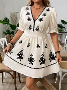 SHEIN Clasi 大码波西米亚风 V 领泡泡袖花卉印花优雅连衣裙，适合夏季