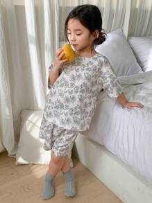 DAZY Young Girl Round Neck Short Sleeve Allover Print Simple T-Shirt And Shorts Pajamas Set,Girls Summer Outfits