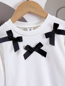 SHEIN Elladie kids 2 件套年轻女孩休闲可爱针织运动衫套装，长袖蝴蝶结上衣和黑色百褶裙，适合秋季假期和日常穿着 - 白色 - 查看 5