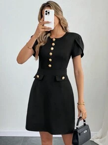 SHEIN Clasi 女士优雅金属纽扣装饰圆领腰部收口贝壳袖短款连衣裙，春夏 - 黑色 - 查看 3