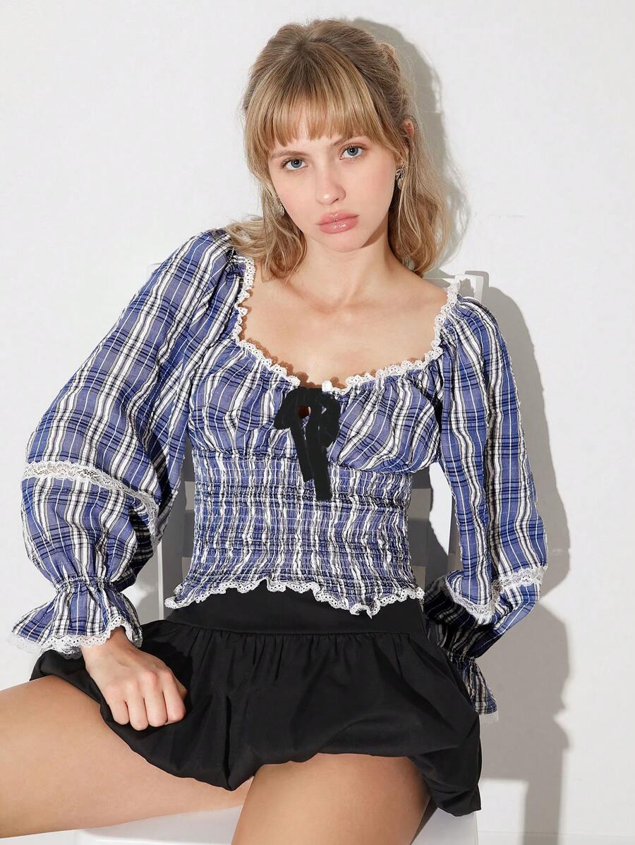 SHEIN EZwear 女式复古蓝色格子撞色蕾丝天鹅绒系领泡泡袖不对称下摆修身衬衫 - 藍白色 - 查看 1