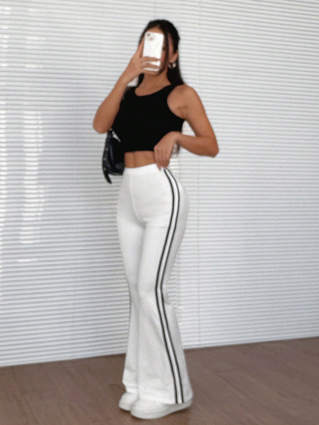 SHEIN EZwear بنطلون ذو ساق منفرجة مع شريط أسود ربي...