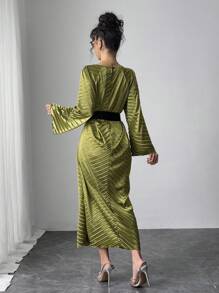 Modelyn Vestido longo feminino com decote redondo e manga comprida e cordão em bloco de cores contrastantes - Verde - Ver 4