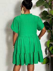 Slaydiva Nuevo vestido verde casual y minimalista con estilo versátil y sencillo, con cuello en V, volantes y parches, corte ajustado y suelto, estilo línea A, adecuado para primavera/verano - Verde - Ver 2