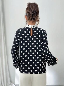 SHEIN Privé Blusa con mangas de linterna, cuello de corbata y lunares, blusas de manga larga - Blanco y Negro - Ver 2