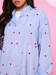 Manfinity VCAY طقم قميص أكمام طويلة فضفاضة ذو شرائط عمودية مطرزة بشكل قلب، وشورت واسط متوسط مستقيم القصة، مناسبة للجنسين - أزرق فاتح اللون - مشاهدة 5