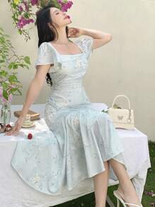 DAZY Gaun Midi Wanita Model Ekor Ikan dengan Leher Persegi, Motif Bunga, dan Lengan Berkerut - Biru - View 8