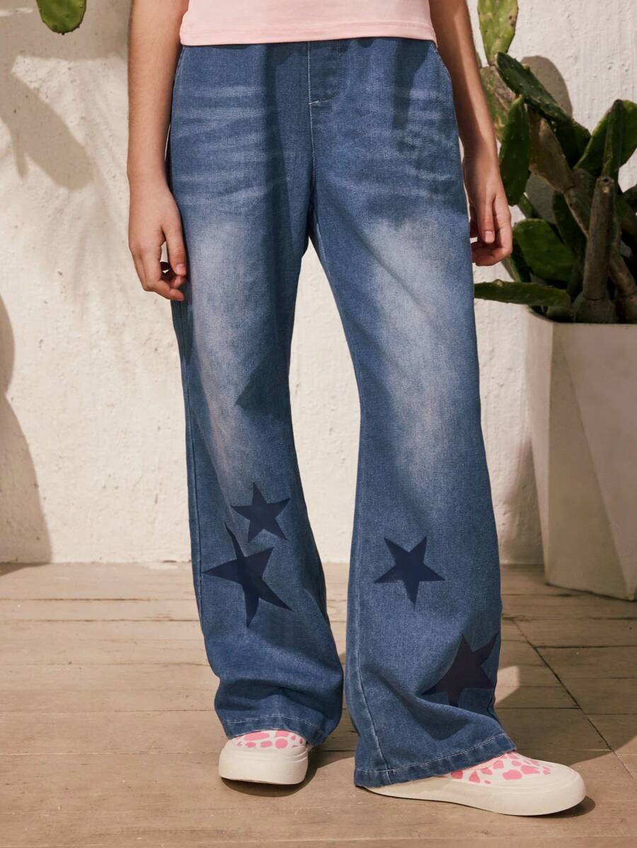 SHEIN 1 件式女童大童牛仔裤，都市休闲风格，女童蓝色牛仔长裤，舒适百搭，适合春、夏、秋季。这些女童牛仔裤适合各种场合，如城市户外活动、运动、居家休闲、学校和聚会。