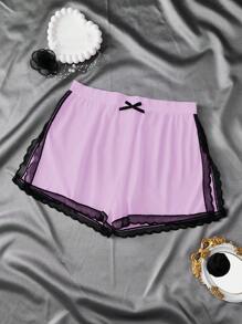Majtki koronkowe, minimalistyczna moda, codzienny ubiór