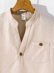 SHEIN Conjunto informal de camisa de manga corta con cuello en V y pantalones cortos para niños preadolescentes