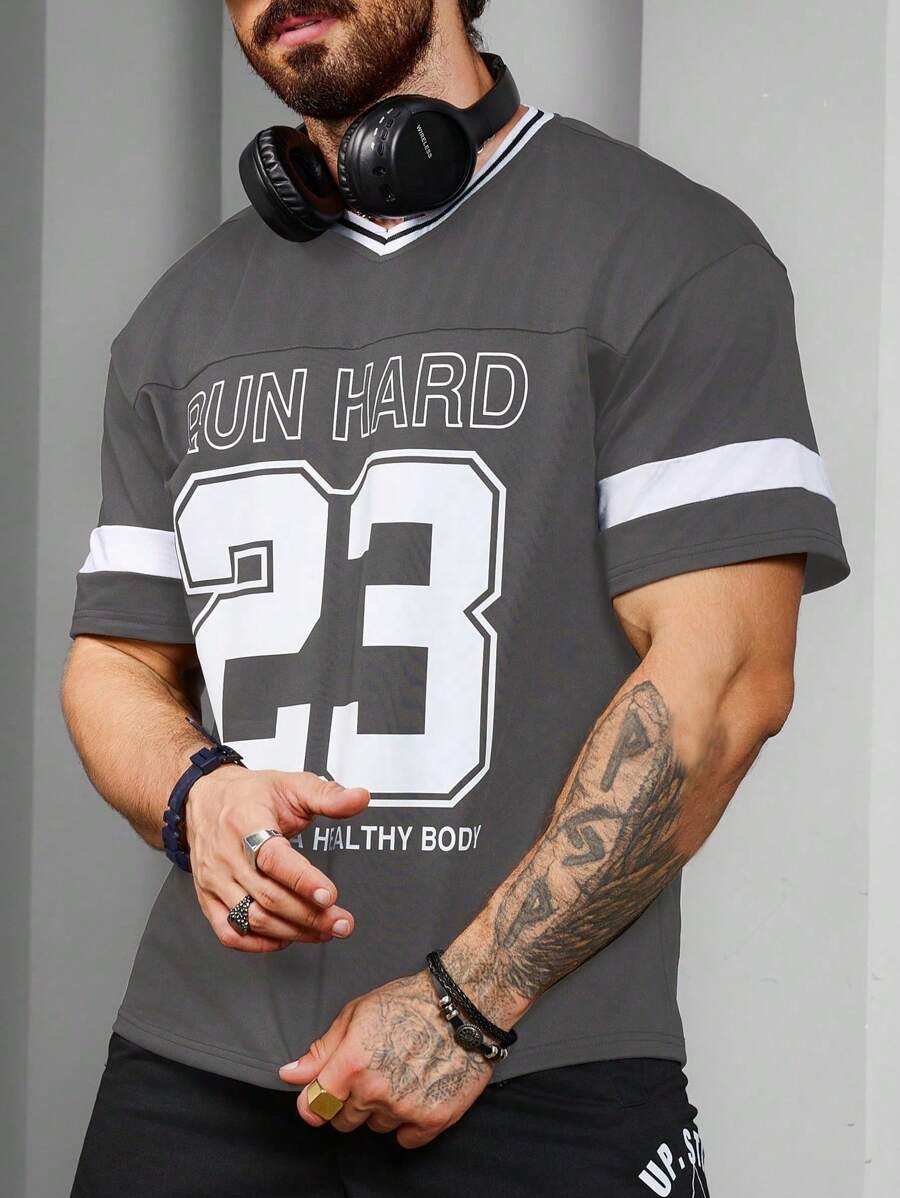 Gym Rark Kaos Olahraga Kasual Lengan Pendek Leher V dengan Motif Garis Huruf untuk Pria, Jersey Basket Dasar, Sepak Bola - Dark Grey - View 1
