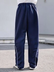 1 件 Tween Boy Genkimix 儿童条纹裤，休闲侧白条纹饰边增添活力气息，刺绣装饰彰显个性化，松紧腰带舒适贴合，宽松直筒设计让运动更自如，展现无忧无虑的街头风格 - 寶藍色 - 查看 2