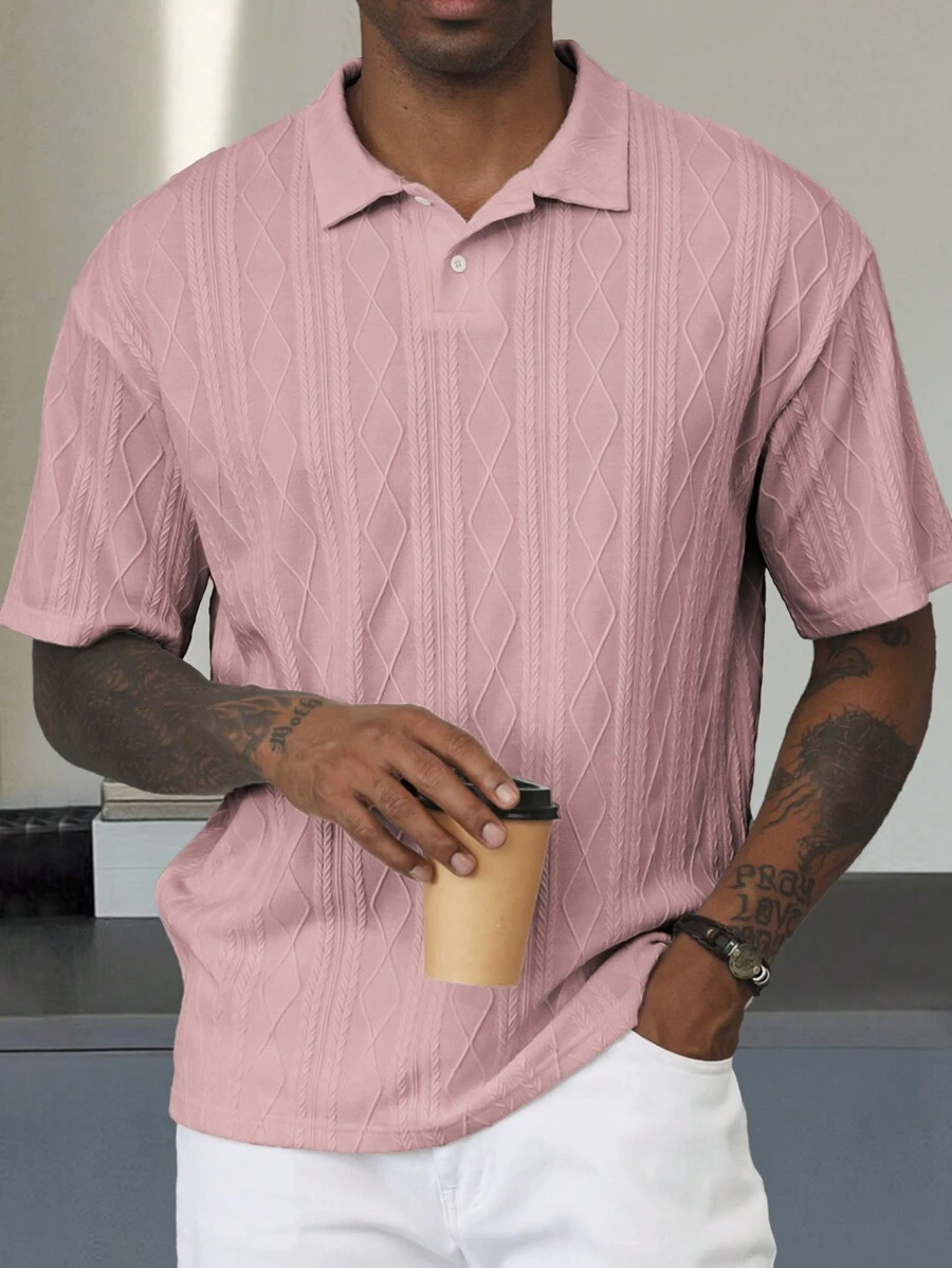 Manfinity Homme Men's Casual Vacation Style, Featuring An INS-Inspired Geometric Diamond-Textured Jacquard Knit Short-Sleeve Khaki Polo Shirt With A V-Neck Design. Perfect For Music Festivals, Hawaii Beach Getaways, And Everyday Outfits, Making It A Stylish Gift For Your Boyfriend Or Husband. It Embodies A French-Inspired Elegance And Romance. Men's Knitted Textured Jacquard Polo Shirt, Minimalist & Fashionable, Suitable For Summer , Polo Shirt For Men , Polos For Men - Pink - View 1