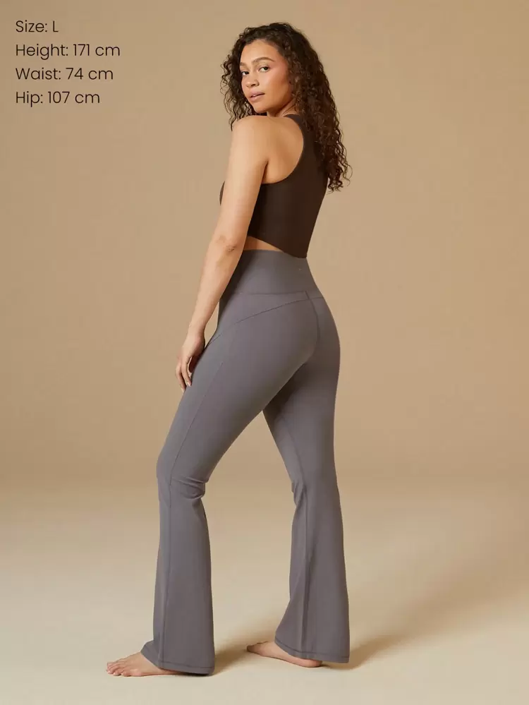 31" FeatherFit™ Ultra-High-Waisted Curved Seam Flared Leggings