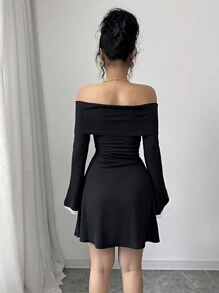 Chiquease Vestido negro de mujer con escote en V, hombros descubiertos y aplicaciones de encaje - Negro - Ver 2