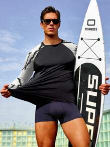 Manfinity Men's Batik Print Round Neck Raglan Sleeve Surfing T-Shirt - Black and White - View 1