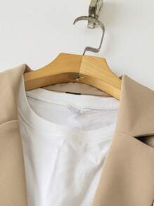 Regalyn Veste pour femmes grandes tailles printemps/été en tissu tissé, col revers, épaules droites, manches longues avec poignets, imprimé de rayures et patchwork. Élégante et décontractée, confortable et polyvalente pour les vacances, les rassemblements, les voyages et bien d'autres occasions. Tissu de qualité, design distinctif, excellent rapport qualité-prix.
