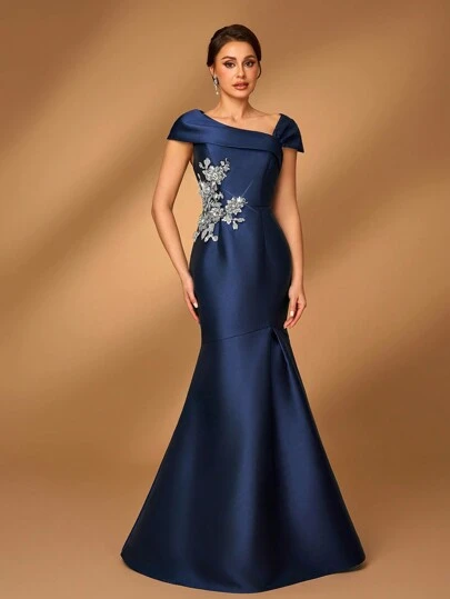 Serin 优雅华丽的缎面美人鱼礼服，饰有花卉刺绣蕾丝装饰贴花，适合婚礼、订婚、单身派对、舞会、新娘母亲晚宴、情人节等场合。