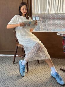 DAZY 2 件女装套装：印花中长款宽松圆领 T 恤 + 蕾丝细肩带连衣裙 - 米色 - 查看 6