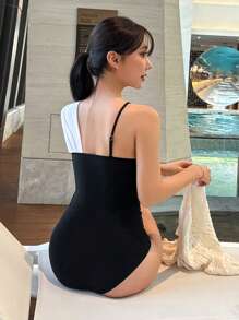 DAZY 女士性感撞色修身连体泳衣，适合夏季海滩度假 - 黑與白 - 查看 5