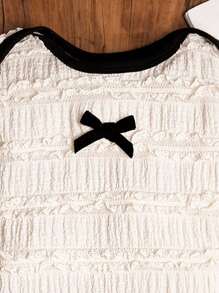 SHEIN Mother-Daughter Matching Solid Color Comfortable Elastic Knitted Jacquard Footie, Princess Pleated Bodysuit With Bow For Baby Girls, Long Sleeve Soft Stretchy Bodysuit, Cute All-In-One Outfit For Infants - Beige - View 3