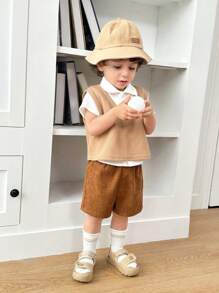 SHEIN Set da 3 pezzi per bambino/a, camicia casual bianca a maniche corte, stile scuola con collo alla coreana, gilet smanicato di colore unico, pantaloncini con elastico in vita, adatto per scuola, casa, uscite, stile coreano, per primavera/estate